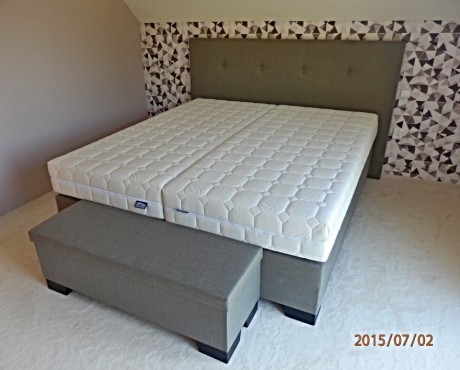 Boxspring + taburet